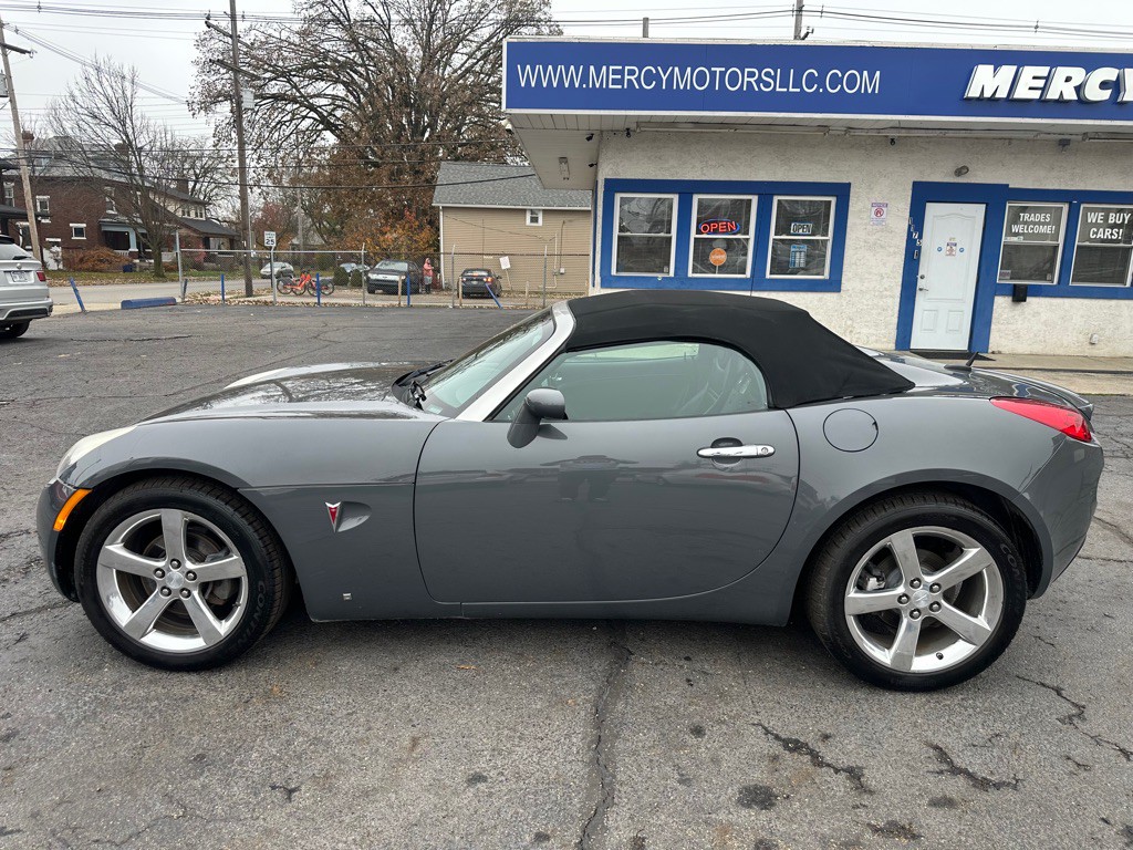 2008 Pontiac Solstice Image 2