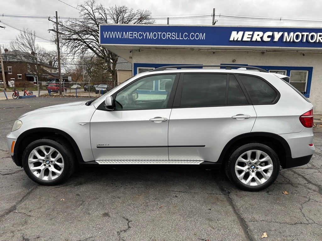 2011 BMW X5 Image 2