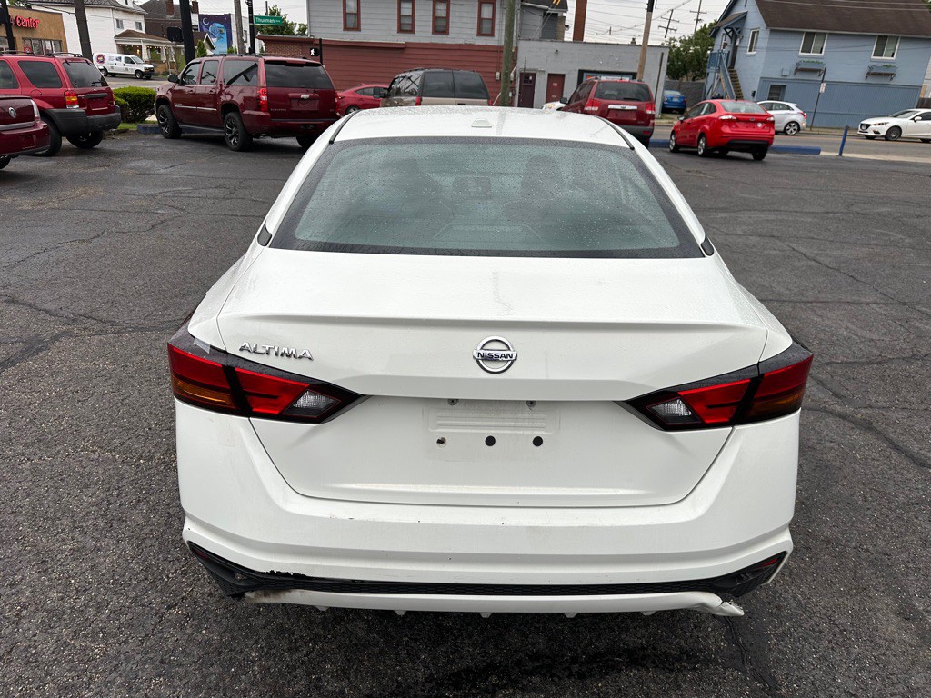2019 Nissan Altima Image 4