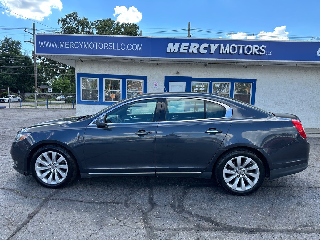 2013 Lincoln MKS Image 2