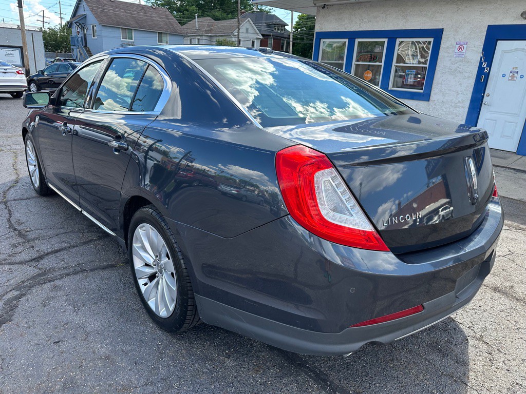 2013 Lincoln MKS Image 3