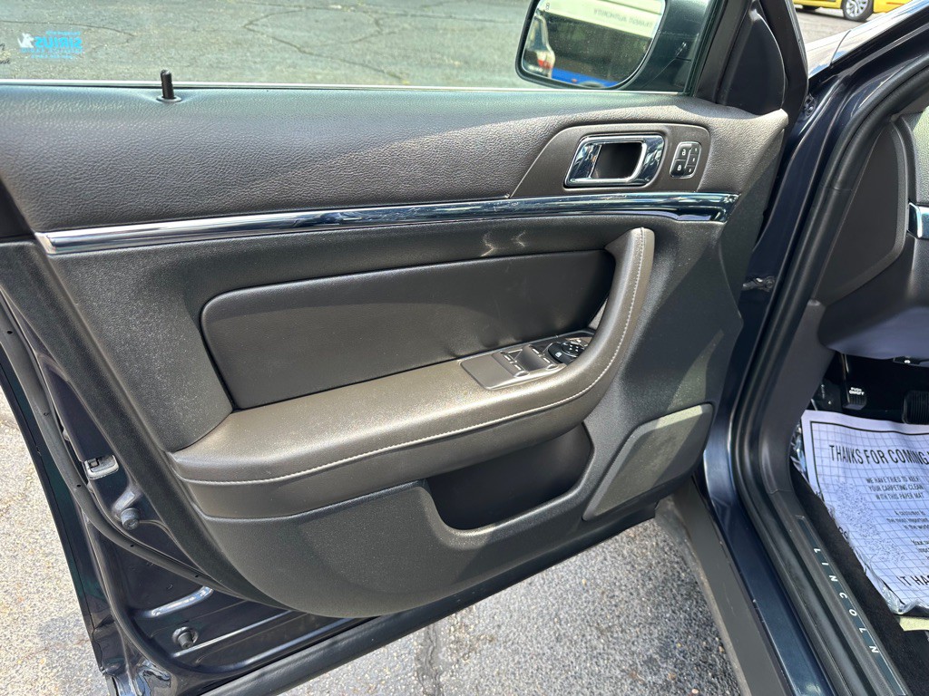 2013 Lincoln MKS Image 10