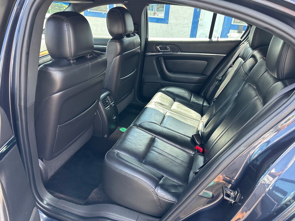 2013 Lincoln MKS Image 11