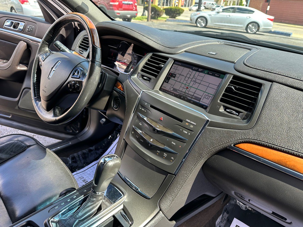 2013 Lincoln MKS Image 16