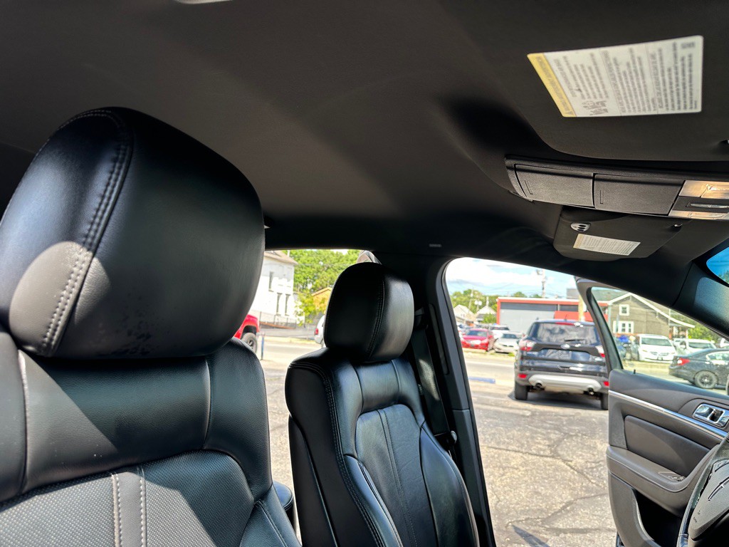 2013 Lincoln MKS Image 17