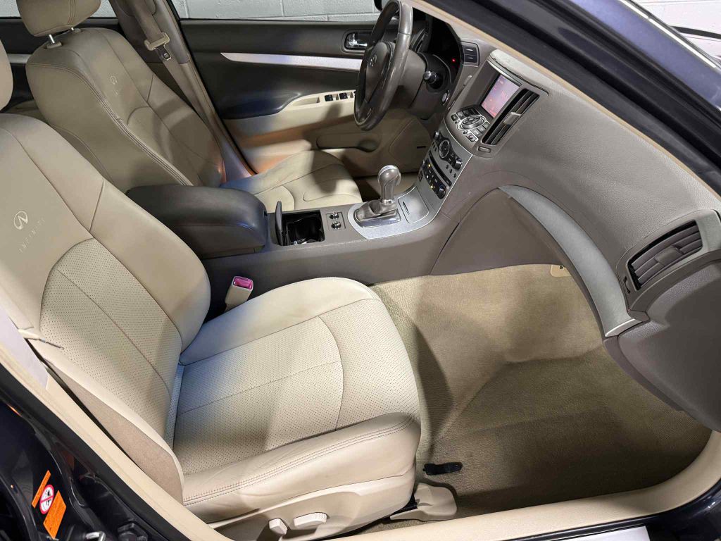 2009 INFINITI G37 Image 16