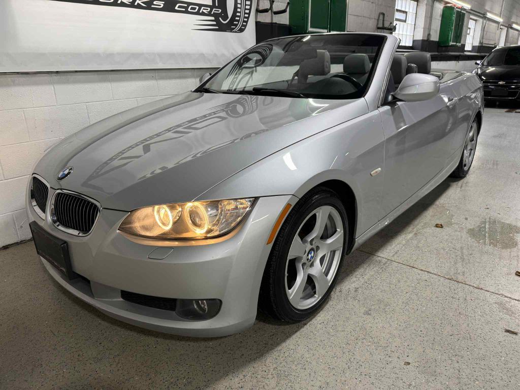 2010 BMW 3 Series Image 2