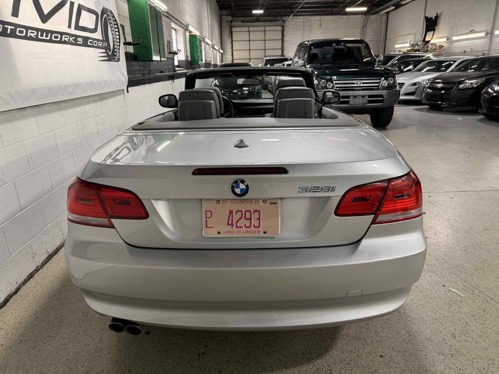 2010 BMW 3 Series Image 7