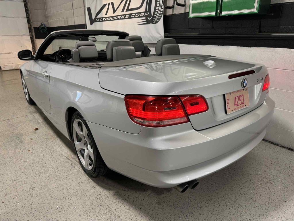 2010 BMW 3 Series Image 8