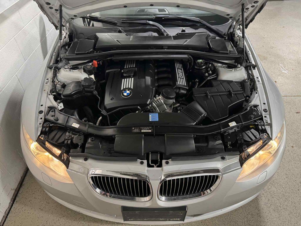 2010 BMW 3 Series Image 12
