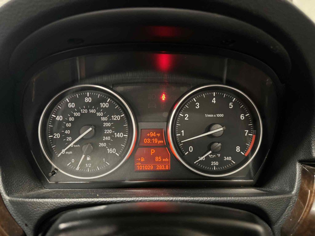 2010 BMW 3 Series Image 15