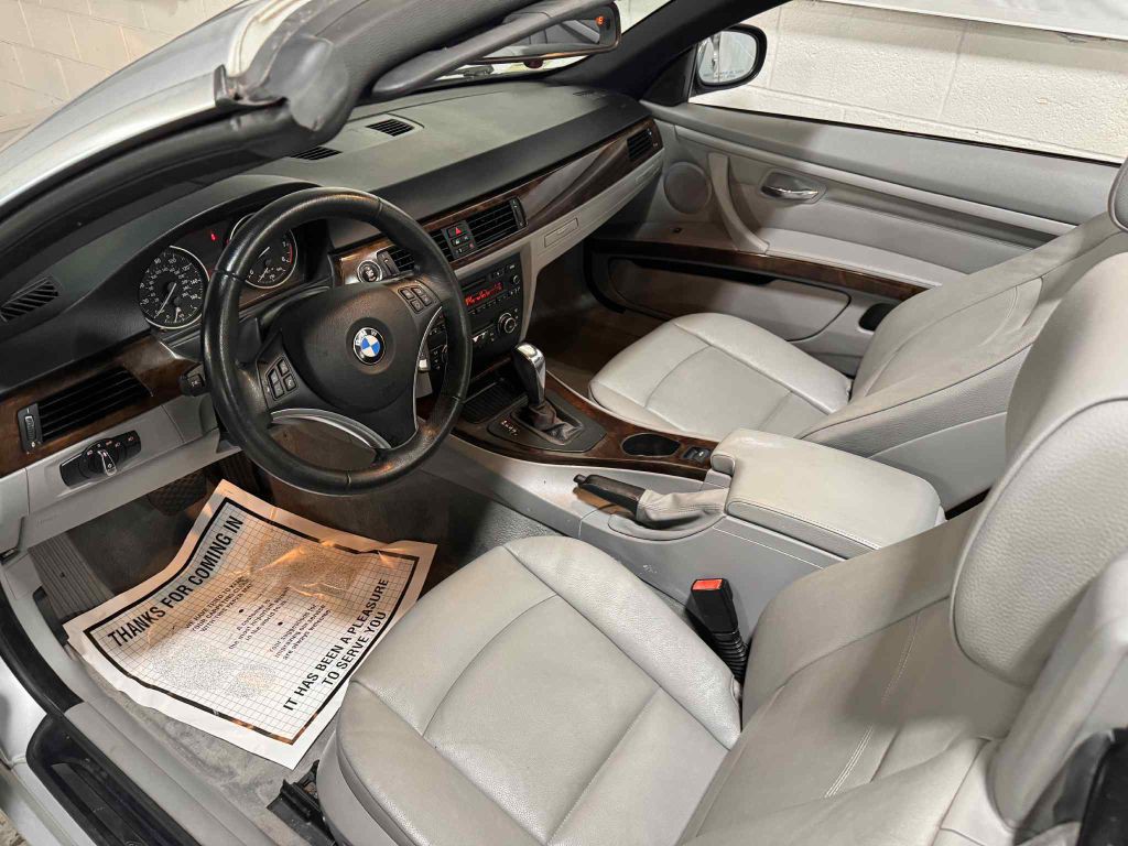 2010 BMW 3 Series Image 16