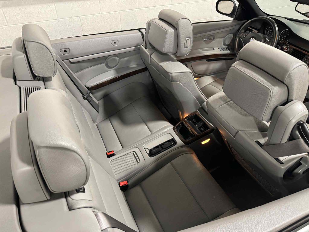 2010 BMW 3 Series Image 18