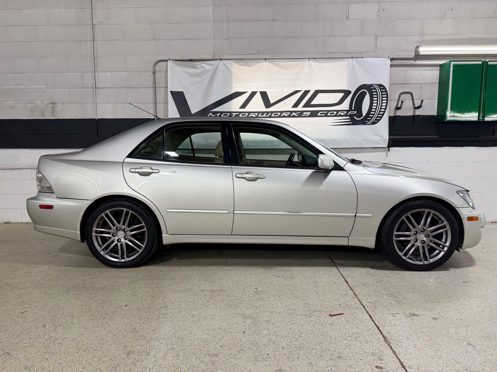 2003 Lexus IS Image 6