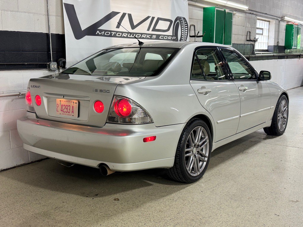2003 Lexus IS Image 7