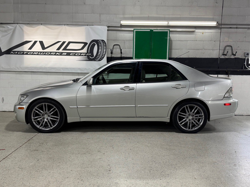 2003 Lexus IS Image 11