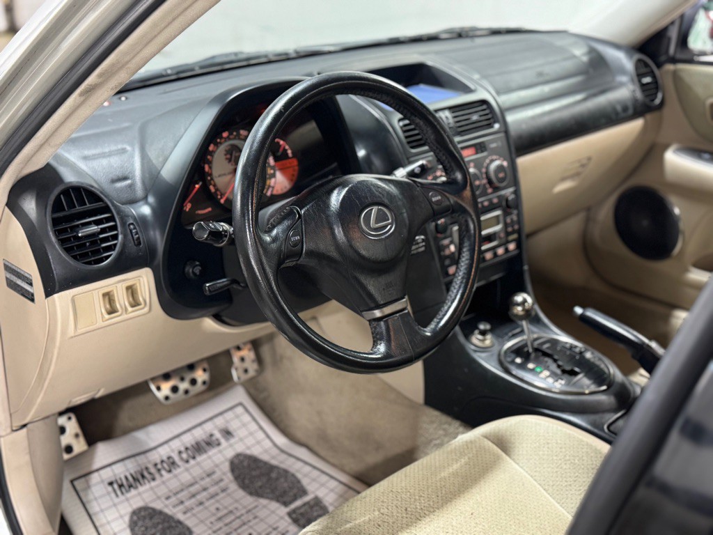 2003 Lexus IS Image 16