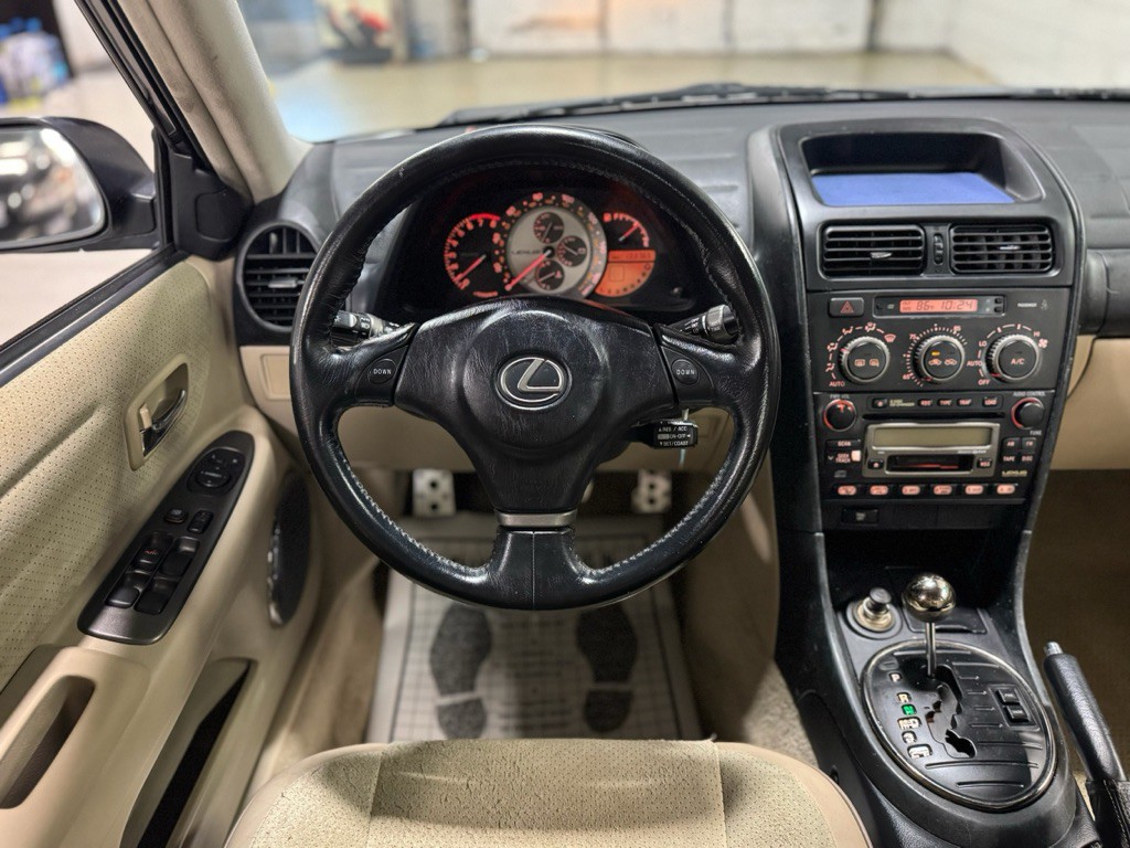 2003 Lexus IS Image 19