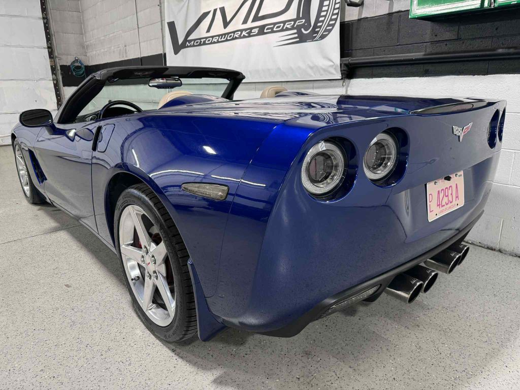 2005 Chevrolet Corvette Image 8
