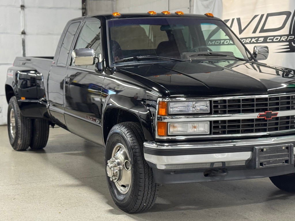 1993 Chevrolet C/K Image 2