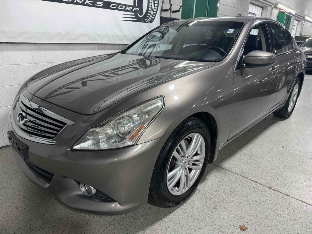 2010 INFINITI G37 Image 2