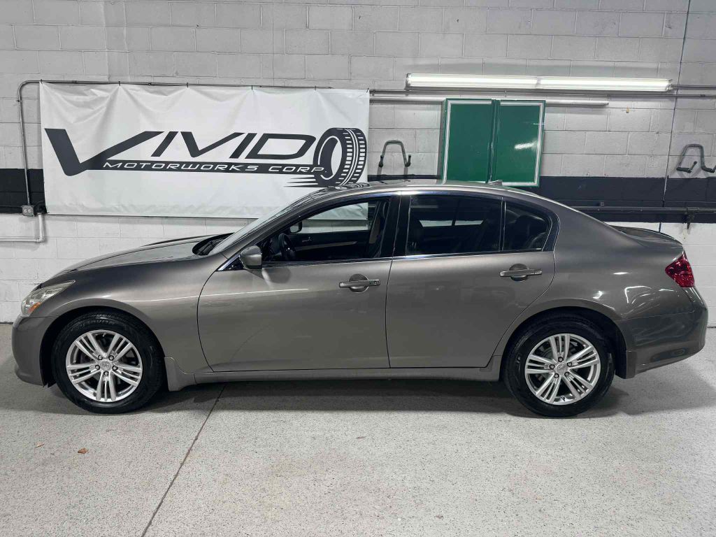2010 INFINITI G37 Image 9