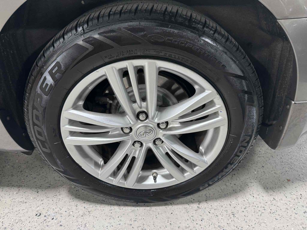 2010 INFINITI G37 Image 11