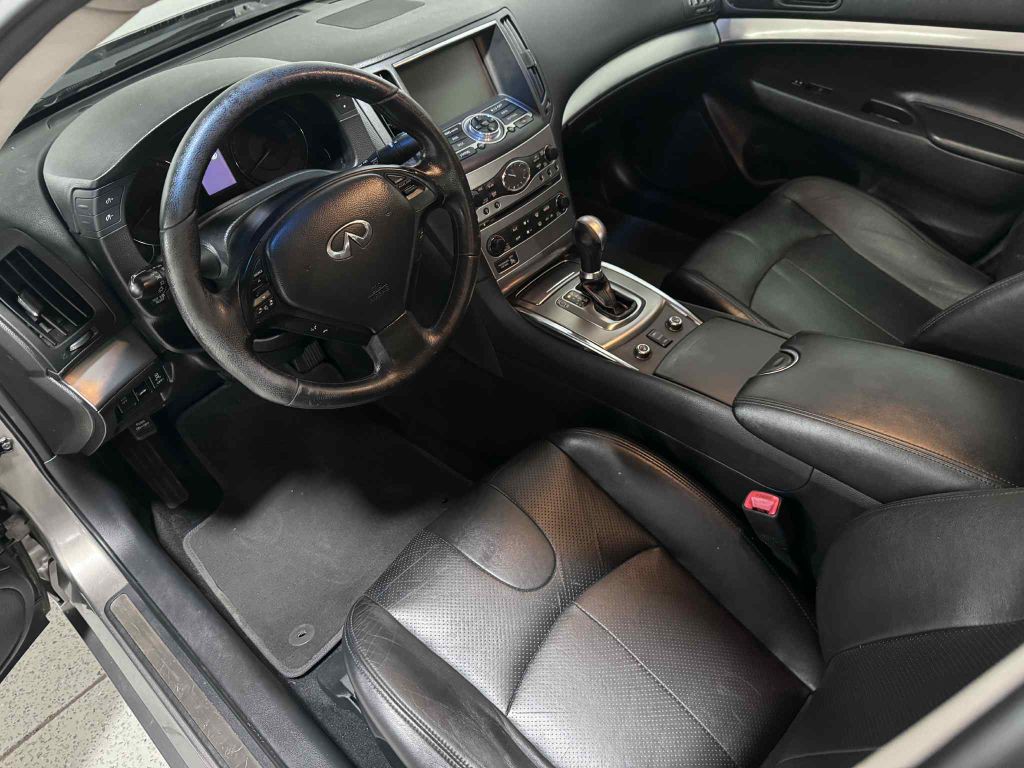 2010 INFINITI G37 Image 15