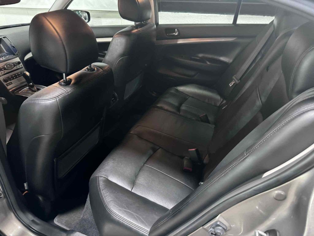 2010 INFINITI G37 Image 16