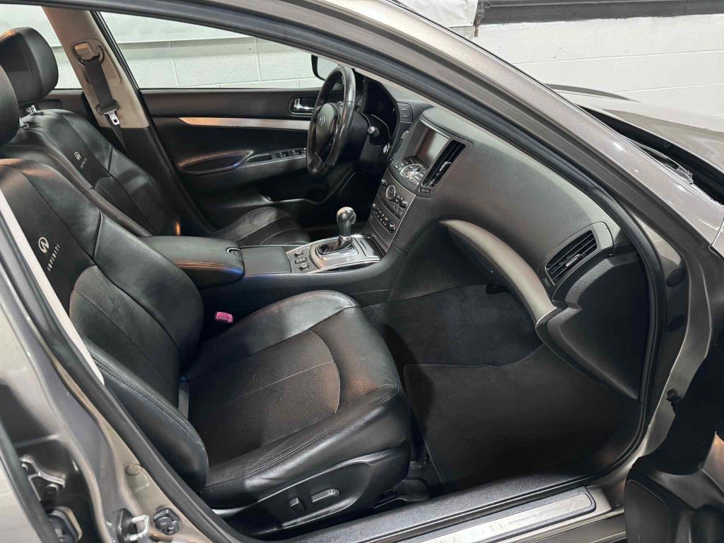 2010 INFINITI G37 Image 17