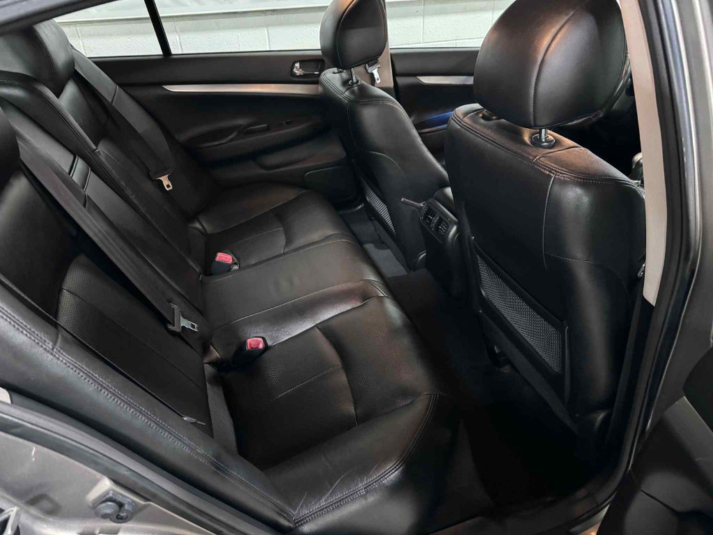 2010 INFINITI G37 Image 18