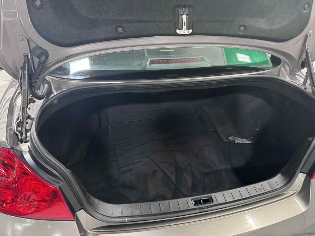 2010 INFINITI G37 Image 19