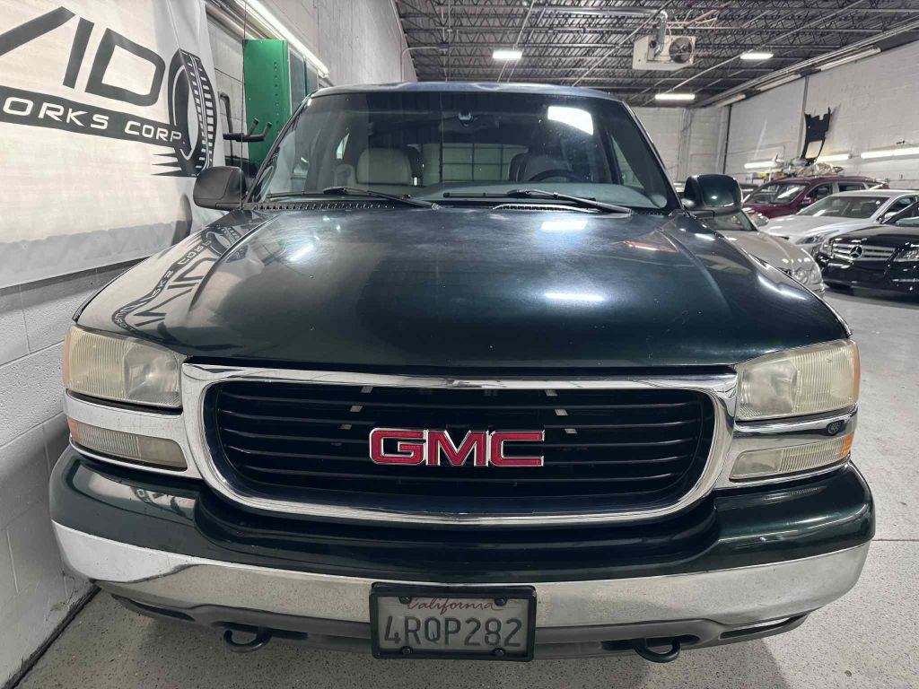 2001 GMC Yukon Image 3