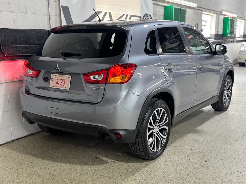 2016 Mitsubishi Outlander Image 8