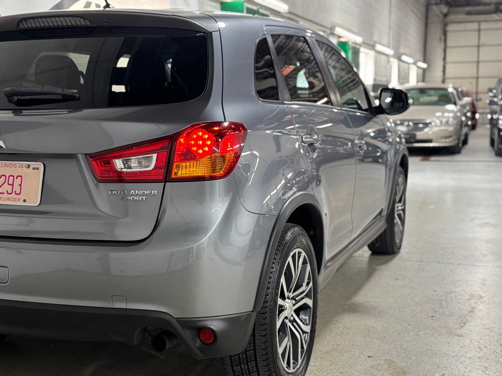 2016 Mitsubishi Outlander Image 9