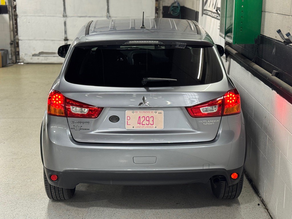 2016 Mitsubishi Outlander Image 16