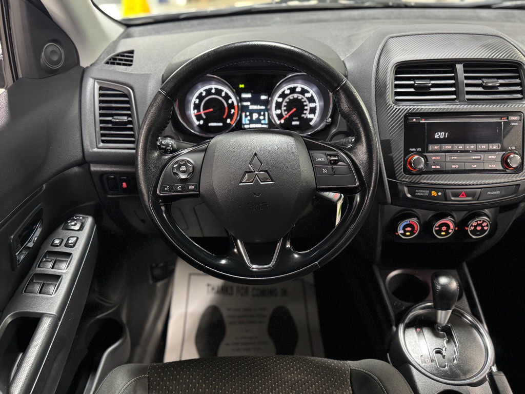 2016 Mitsubishi Outlander Image 18