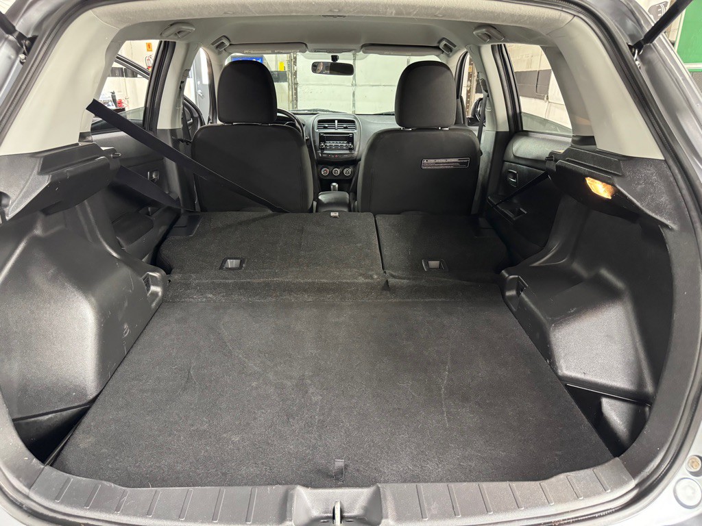 2016 Mitsubishi Outlander Image 25