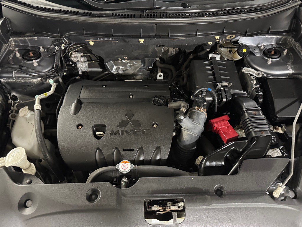 2016 Mitsubishi Outlander Image 28