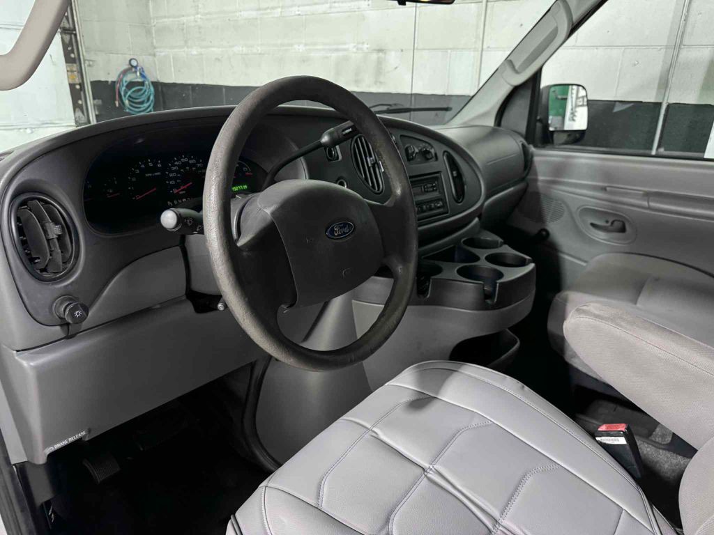 2006 Ford Econoline Image 13