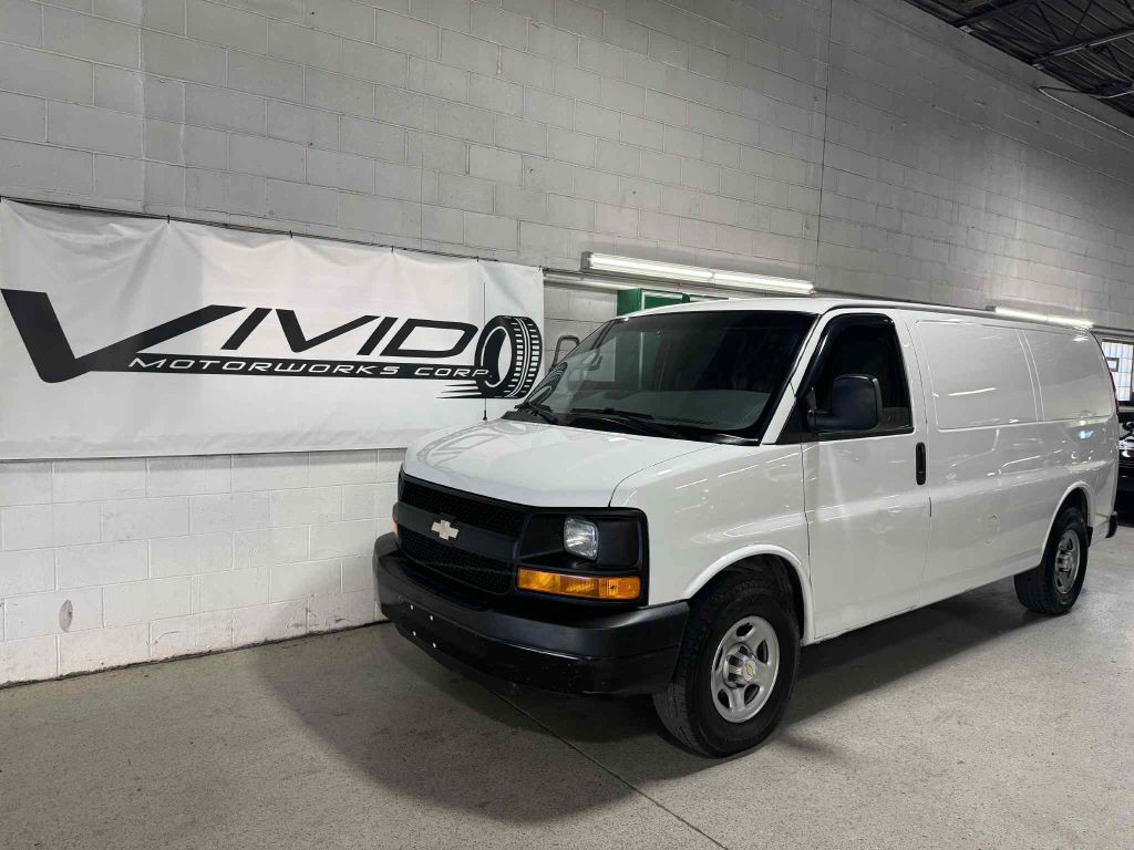 2004 Chevrolet Express Image 1