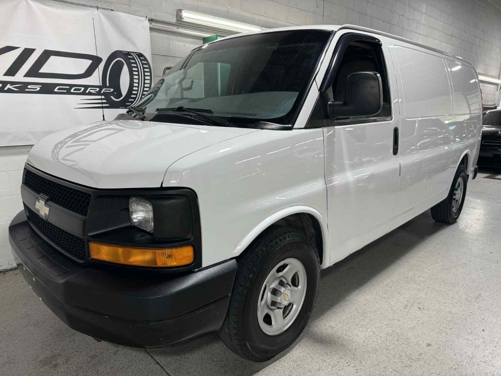 2004 Chevrolet Express Image 2