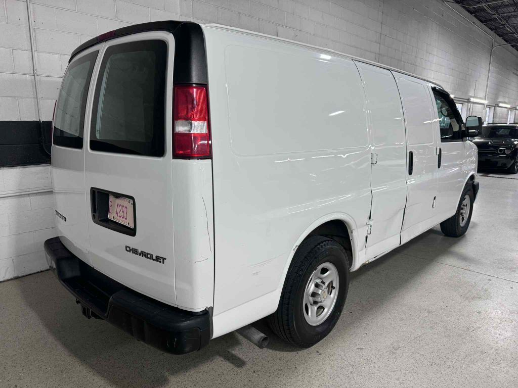 2004 Chevrolet Express Image 6