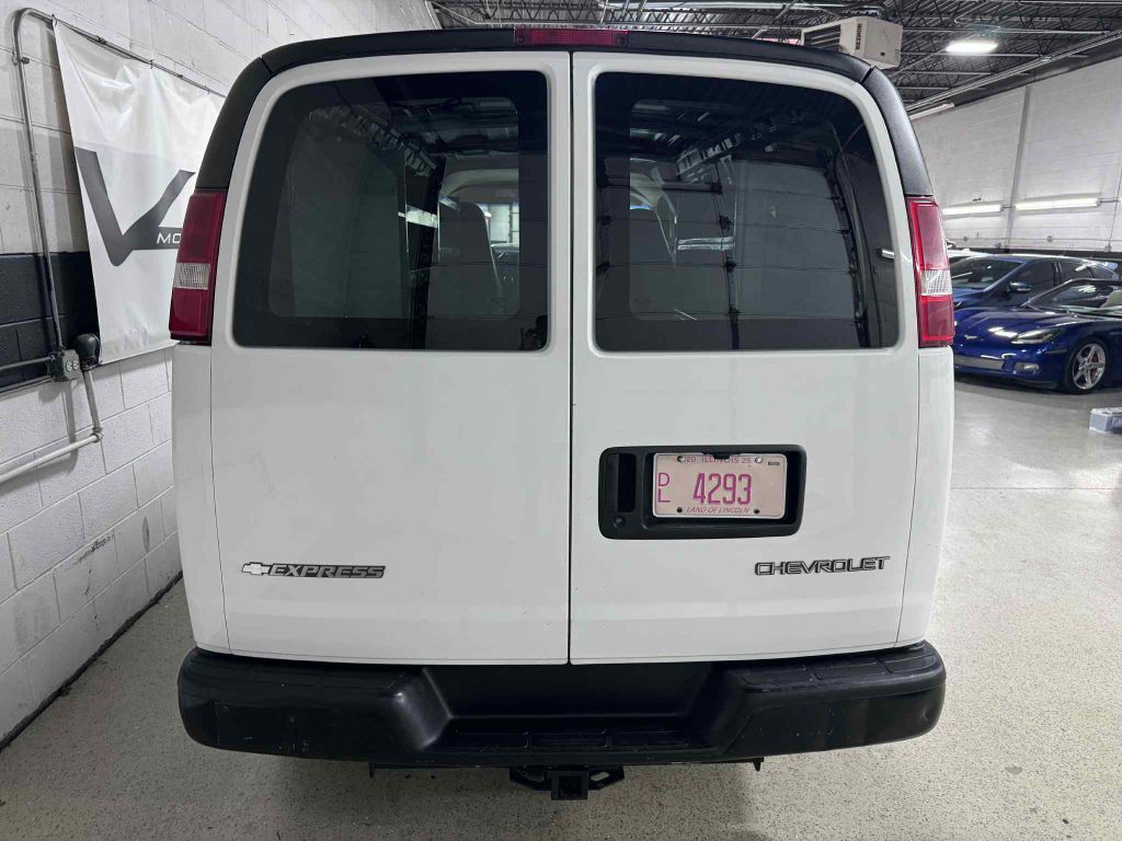 2004 Chevrolet Express Image 7