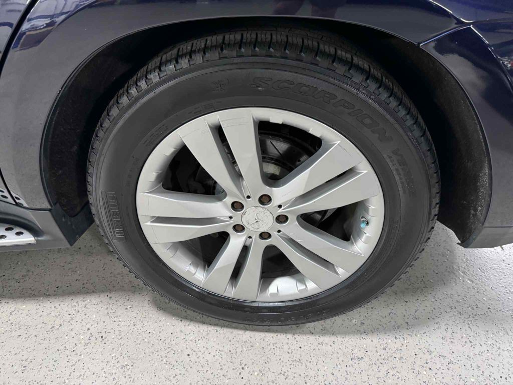 2012 Mercedes-Benz GL-Class Image 12