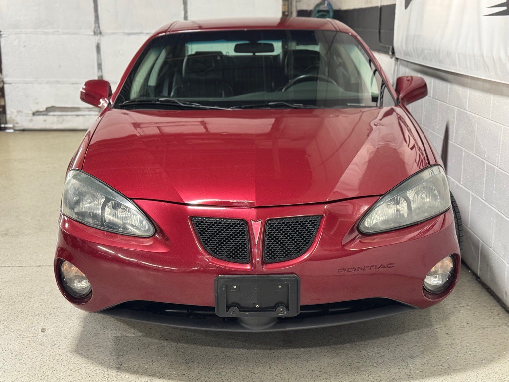 2004 Pontiac Grand Prix Image 2
