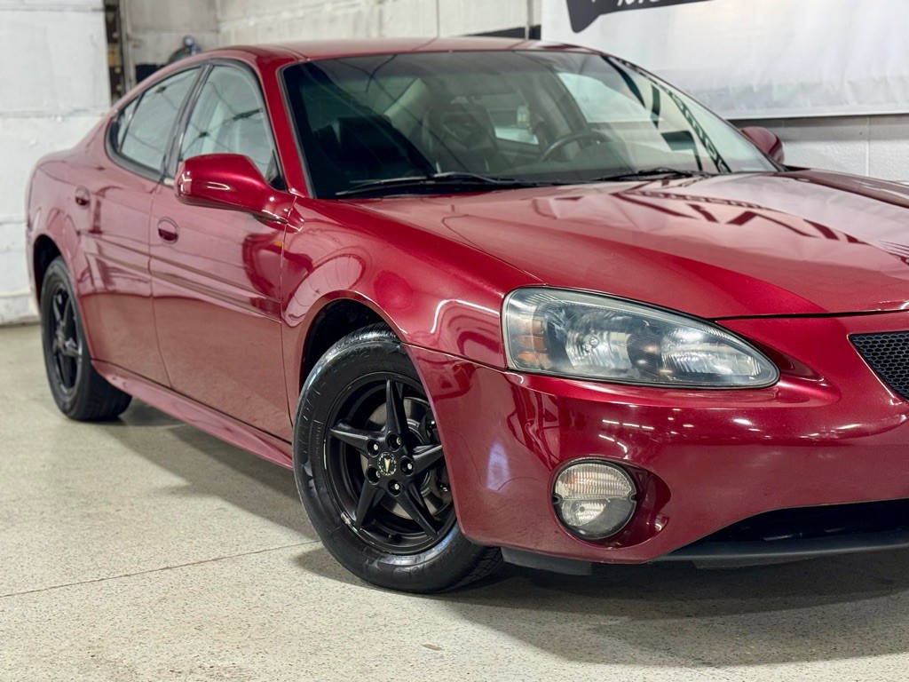 2004 Pontiac Grand Prix Image 3