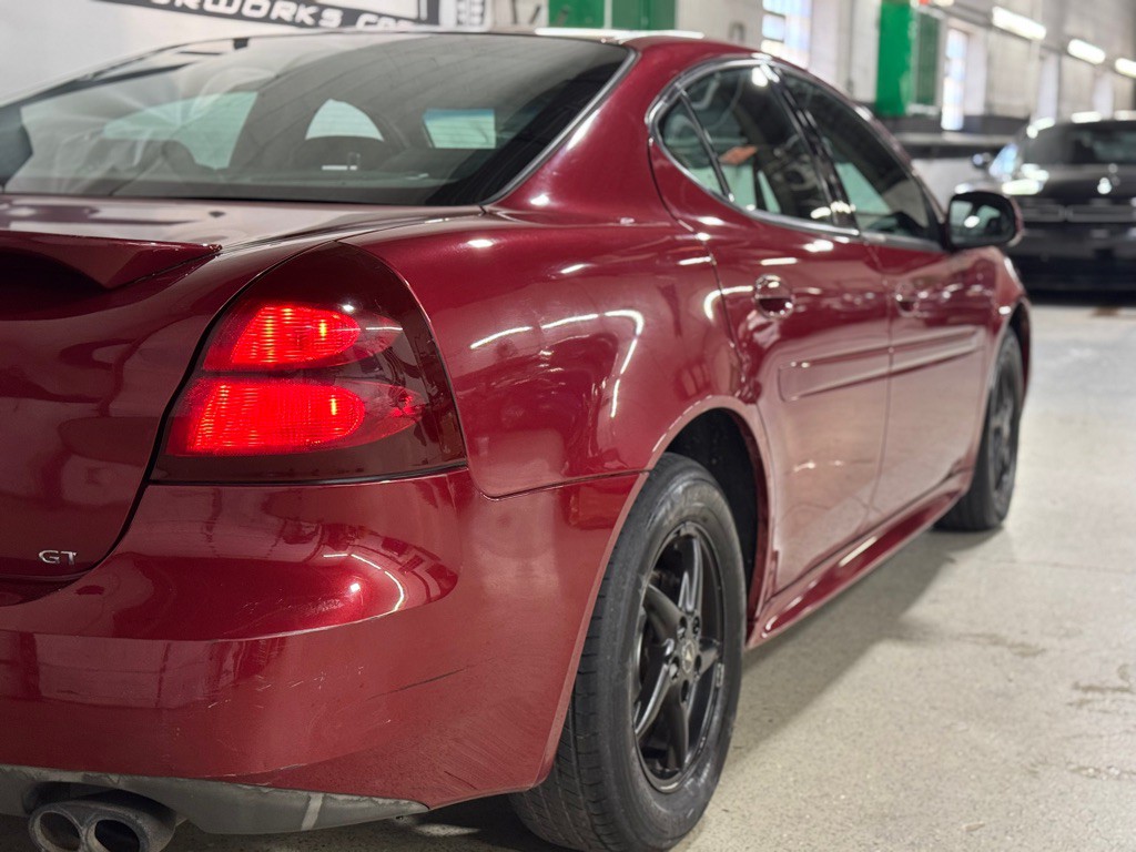 2004 Pontiac Grand Prix Image 8