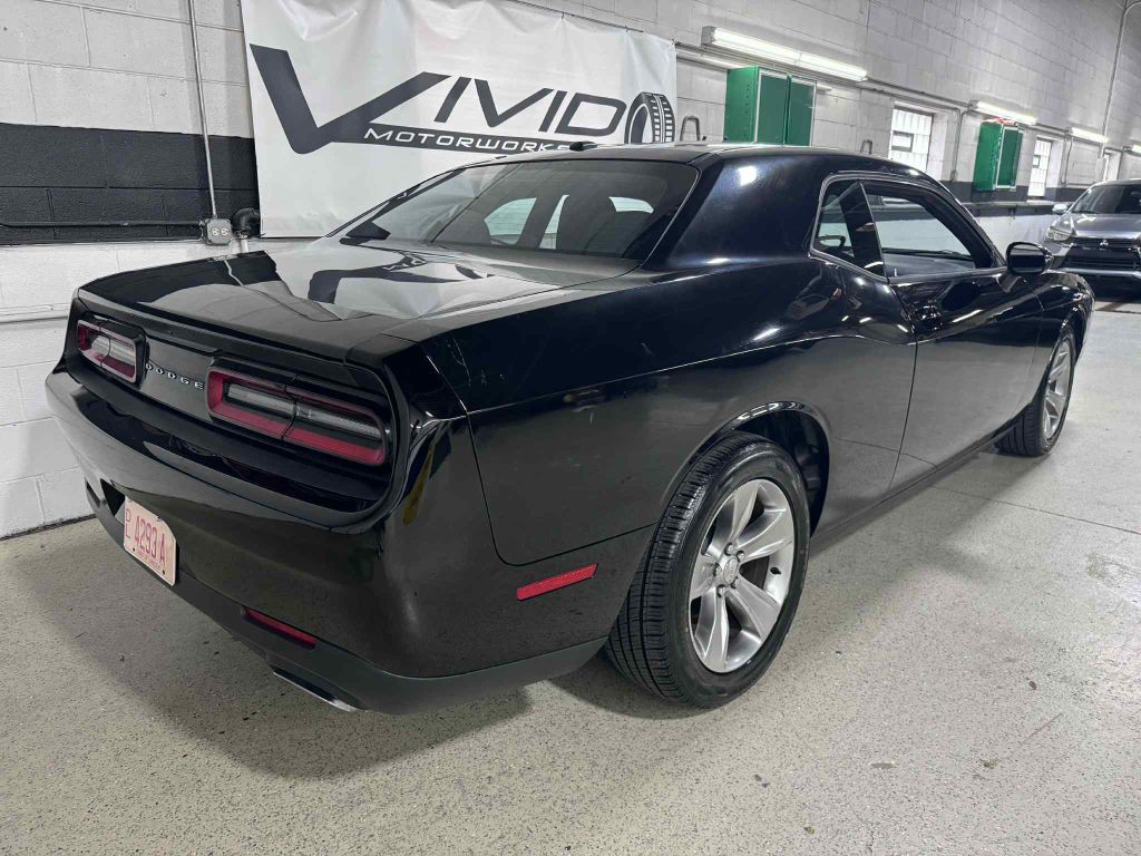 2016 Dodge Challenger Image 6