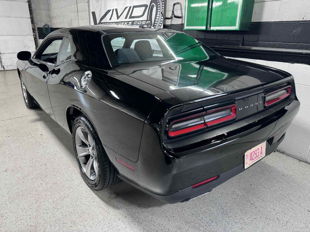 2016 Dodge Challenger Image 8